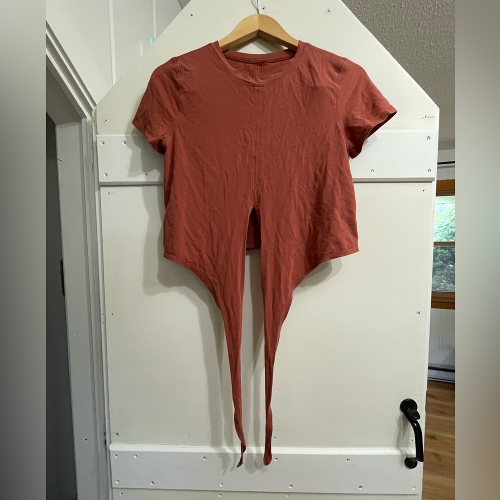 Lululemon Time To Restore short sleeve, Sz 6